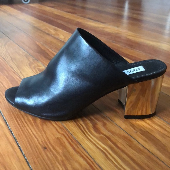 Steve Madden Infinitm Mule w/ gold heel - Picture 4 of 11